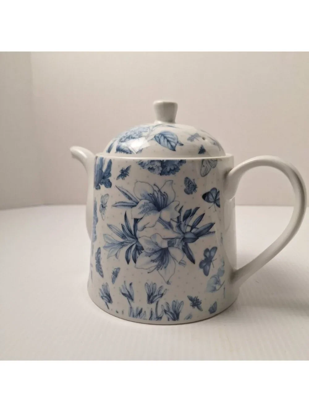 VINTAGE PORTMEIRION BOTANIC BLUE FLOWERS DRAGONFIES BUTTERFLIES CERAMIC TEAPOT